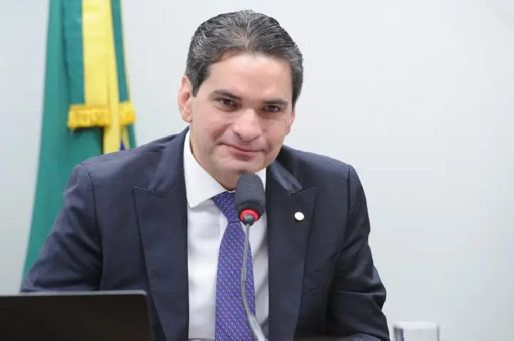 Proposta exige que hotéis adotem pulseiras de identificação para crianças