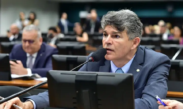 Proposta reduz tributação de barco a vela para público infanto-juvenil