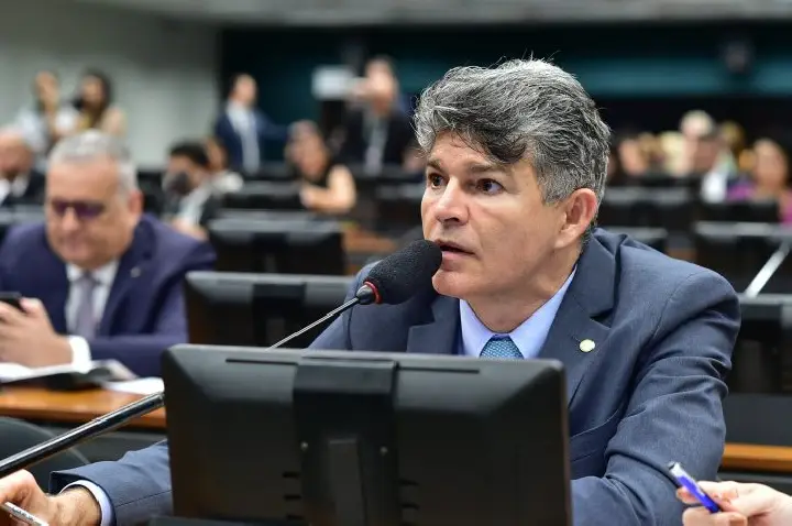 Proposta reduz tributação de barco a vela para público infanto-juvenil