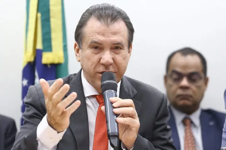 Redução de jornada e regras para aplicativos devem ser prioridades neste ano, diz ministro do Trabalho