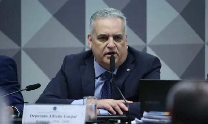 Relator da CPMI do INSS acusa advogado de intermediar propina em fraudes previdenciárias