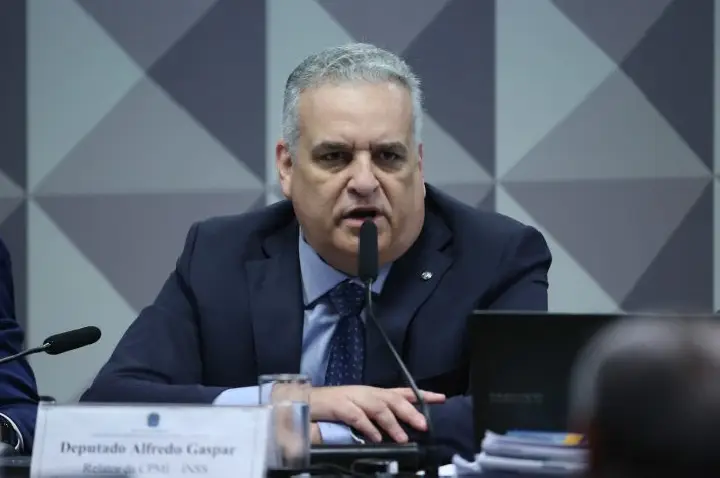 Relator da CPMI do INSS acusa advogado de intermediar propina em fraudes previdenciárias