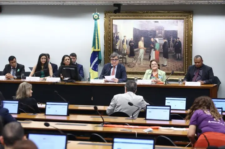 Relator promete para a próxima semana parecer sobre piso salarial de funcionários de escolas