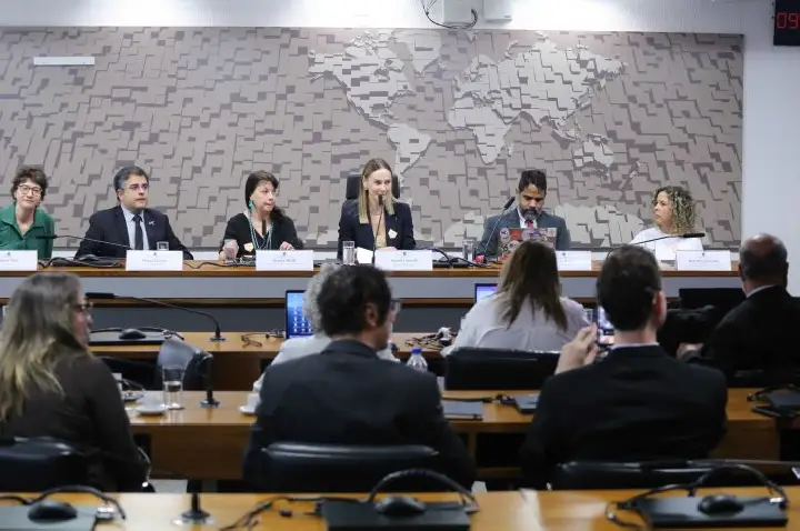 Saúde mental de jornalistas exige mais estudos, aponta Conselho de Comunicação