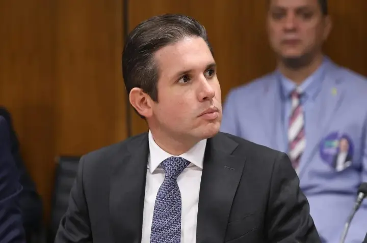 Sem consenso, Motta adia votação do fim do foro privilegiado