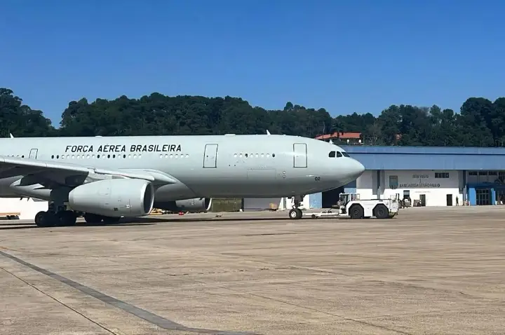 STF ignora prazos e esconde voos de ministros em aviões da FAB