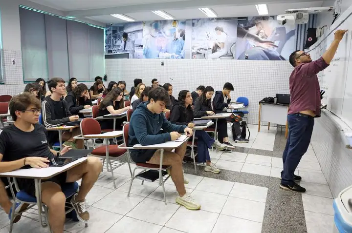 Termina hoje prazo para cursinhos populares enviarem propostas ao MEC