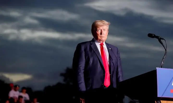 Trump sai em defesa de Bolsonaro e denuncia “caça às bruxas” contra ex-presidente brasileiro