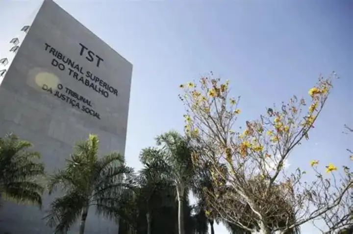 TST compra carro de R$ 346,5 mil para cada um dos 27 ministros