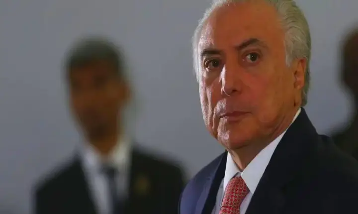Uma luz à direita?