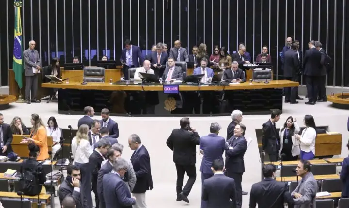 Votação do Orçamento de 2026 é adiada para a tarde