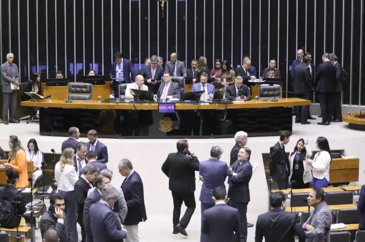 Votação do Orçamento de 2026 é adiada para a tarde