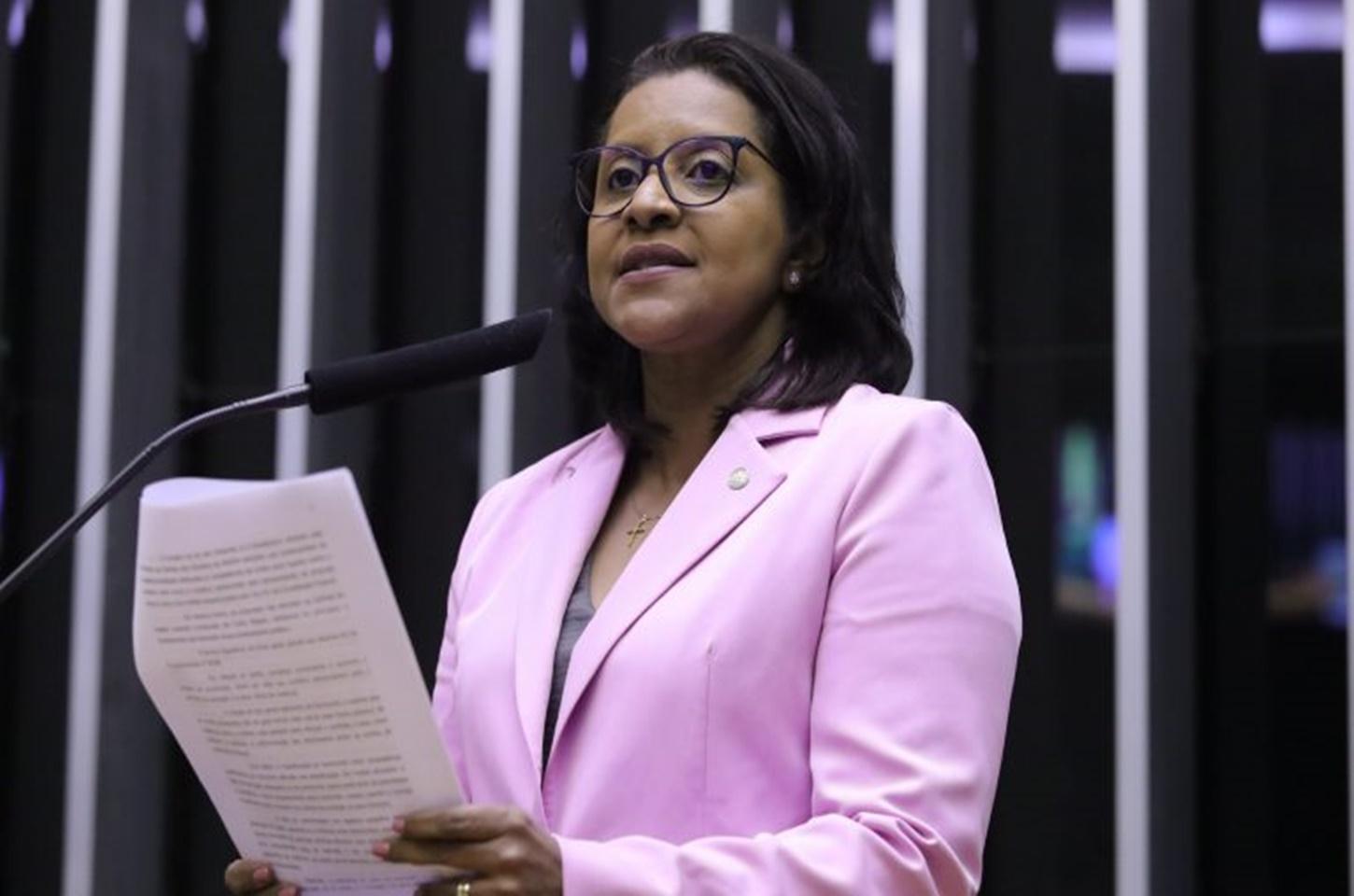 Câmara aprova projeto que aumenta pena de feminicídio para até 40 anos