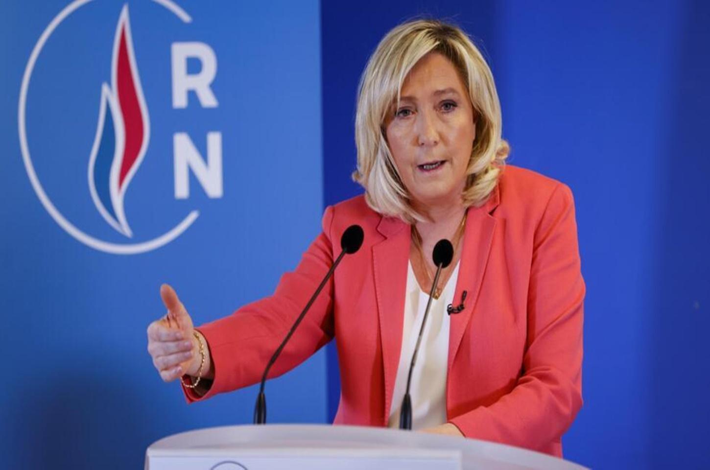 Marine Le Pen, Lider da Direita francesa, lidera pesquisa para próxima eleição presidencial