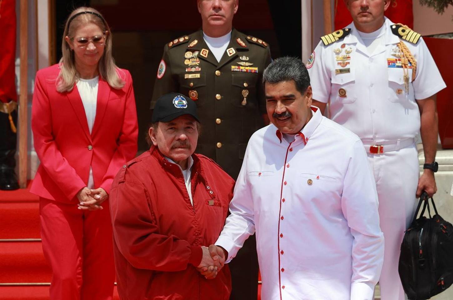 Ortega chama de Lula de Traidor após após ser instigado e depois abanado pelo cumpanheiro.