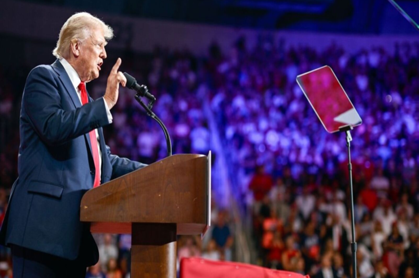 Trump diz que, se for eleito, pedirá para Elon Musk pilotar uma reforma no governo americano