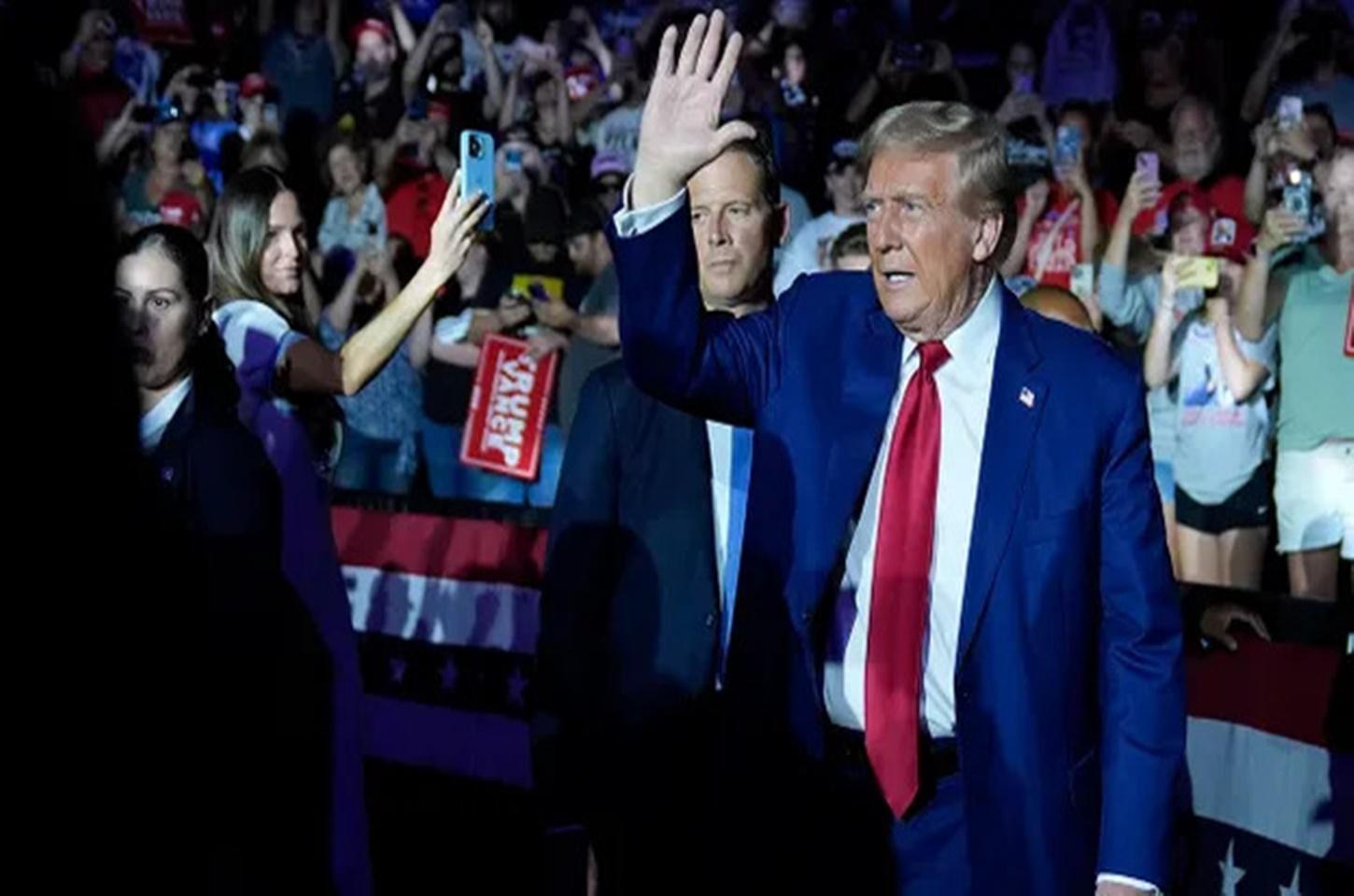 Trump quer conhecer mulher que, segundo ele, ajudou autoridades a encontrar suspeito de tentativa de assassinato