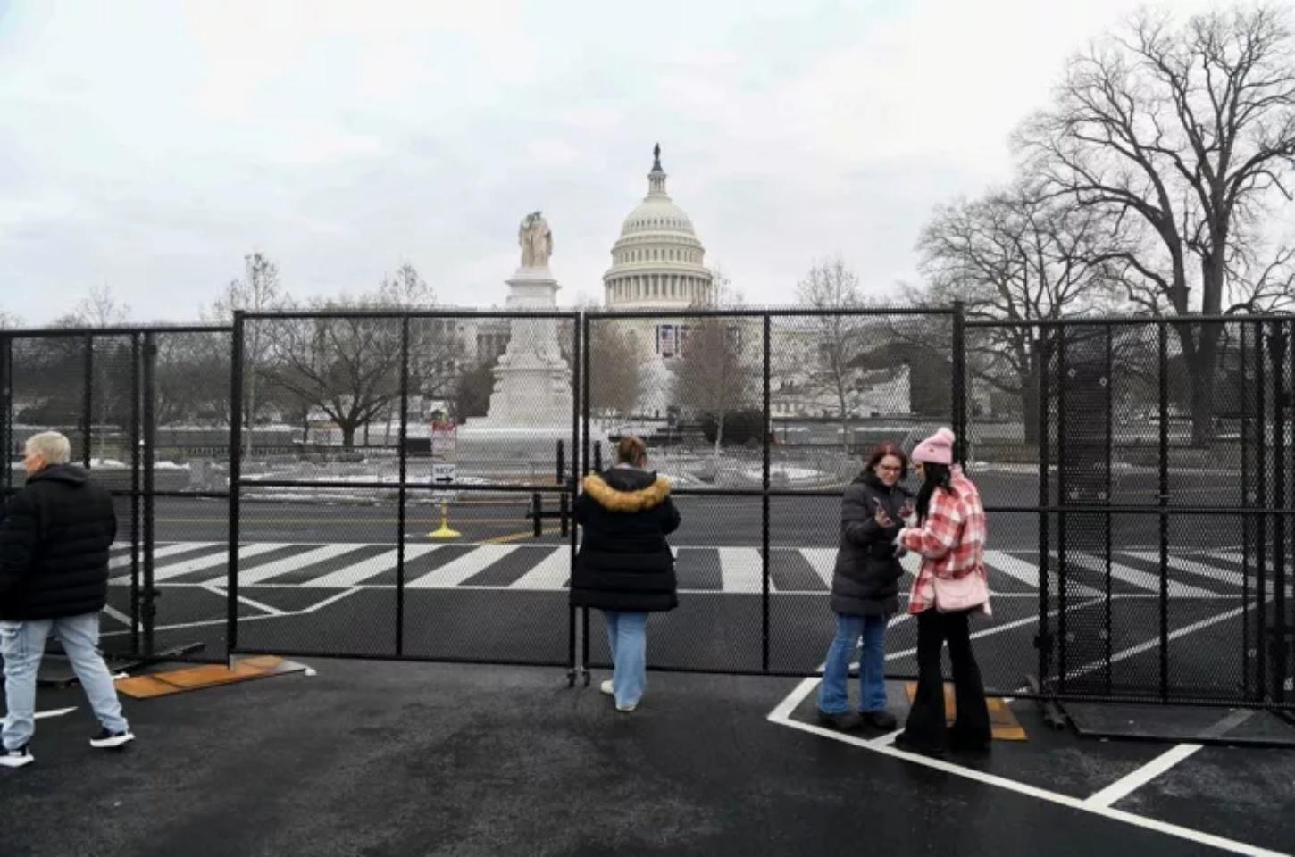 Cristãos doarão 50 mil livretos da Bíblia durante a posse de Trump: 'Ofereça esperança'