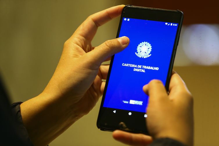 Brasil criou 137,3 mil postos formais de trabalho em janeiro