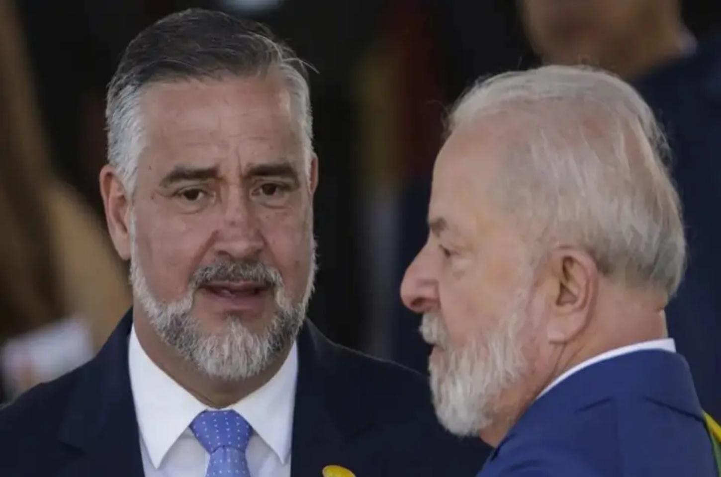 Deputado Paulo Pimenta pede tornozeleira eletrônica para Bolsonaro
