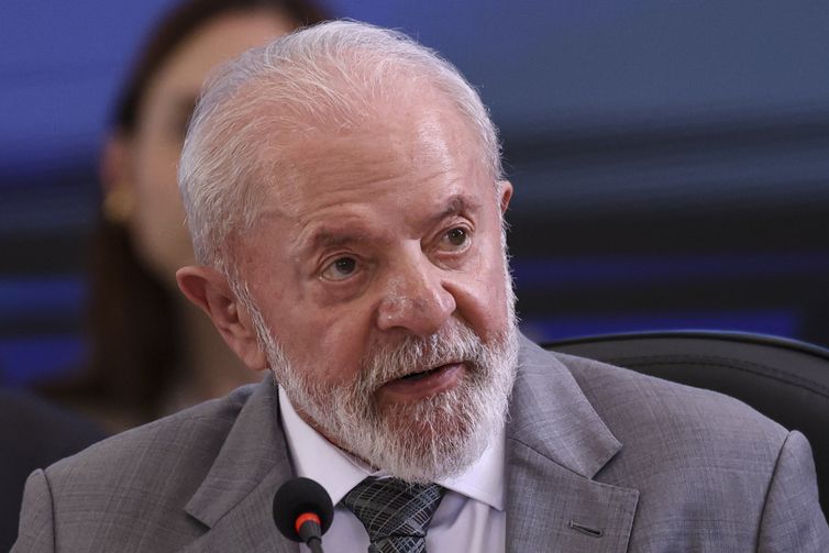 Lula anuncia edital para obra do túnel Santos-Guarujá