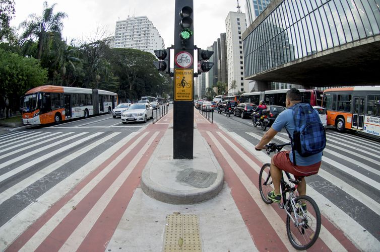 Modelo de financiamento do transporte está obsoleto, dizem gestores