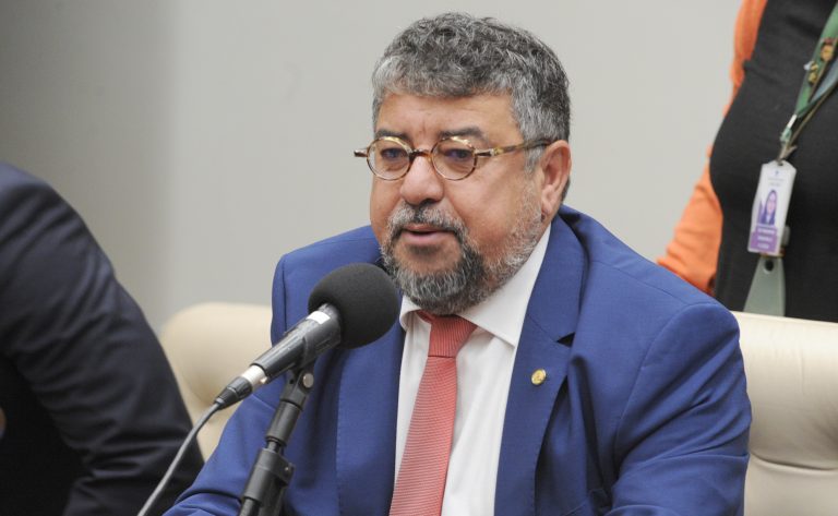 Projeto obriga aeroportos a guardar itens descartados no raio X