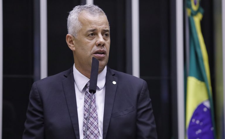 Projeto permite matrícula de aluno em escola pública do município vizinho se for a mais próxima da residência