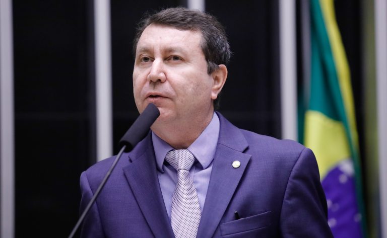 Projeto proíbe conselhos profissionais de vedar ações de marketing para divulgação profissional