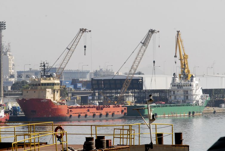Superávit da balança comercial cai 65,1% em janeiro