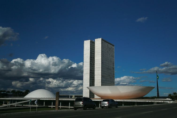 Congresso antecipa votação do orçamento 2025 para esta quinta-feira