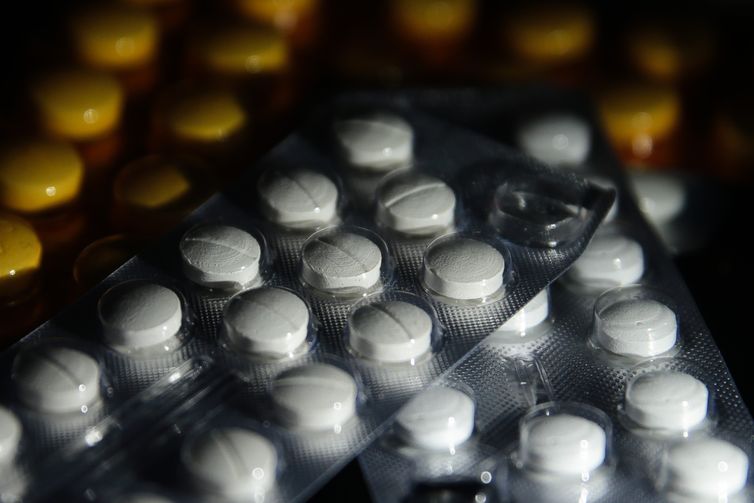 Juiz suspende norma que autoriza farmacêuticos a prescreverem remédios