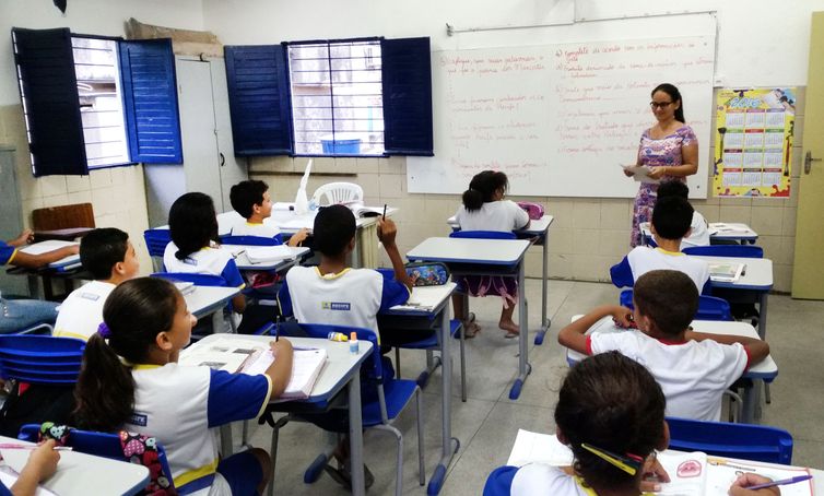 MEC escuta professores de matemática da rede pública em todo o país