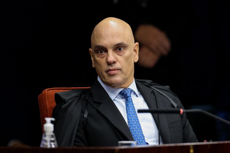 Moraes arquiva investigação contra Bolsonaro sobre cartão de vacina