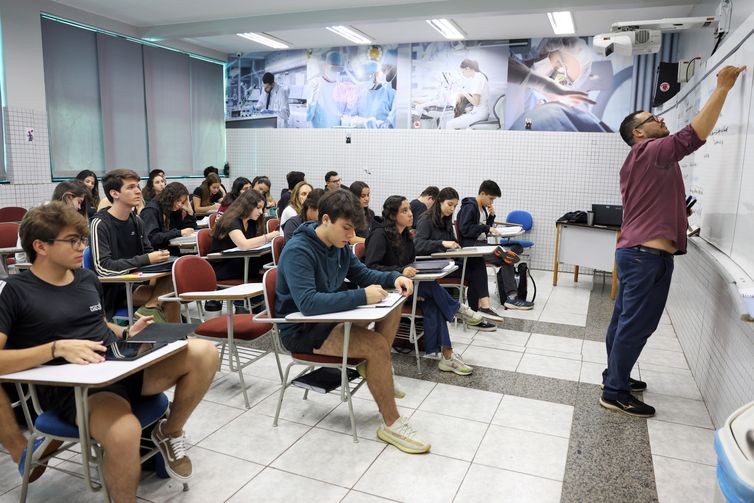 Pé-de-Meia Licenciaturas: últimos dias para cadastro para bolsa mensal