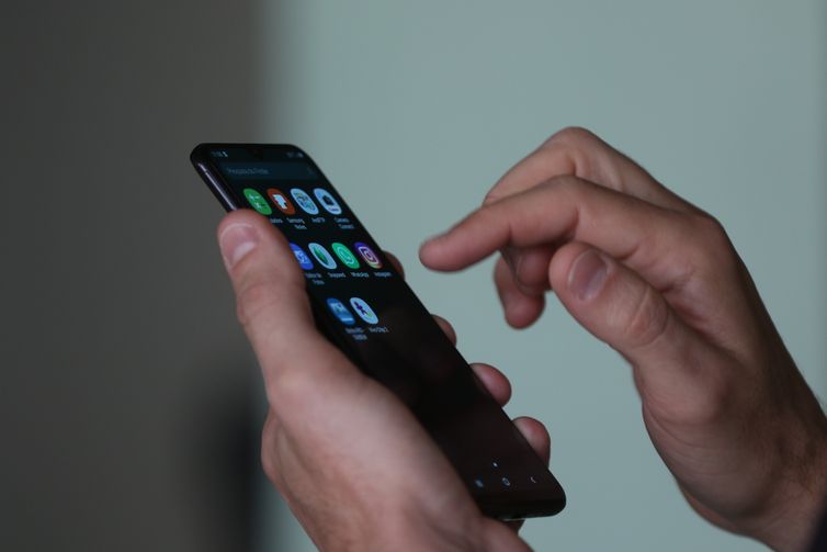 Projeto de lei propõe pena maior para receptação de celulares roubados