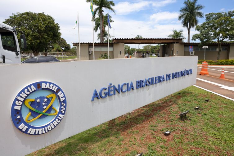 Atual e ex-diretor da Abin depõem à PF sobre suposta espionagem ilegal