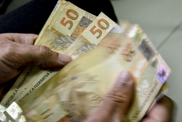 Caixa paga Bolsa Família a beneficiários com NIS de final 4