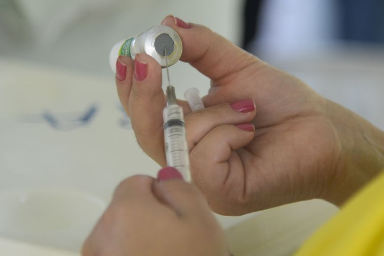 Campanha de vacinação contra a gripe começa nesta segunda