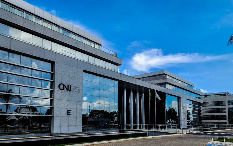 CNJ afasta desembargador por mensagens públicas de apoio a Bolsonaro