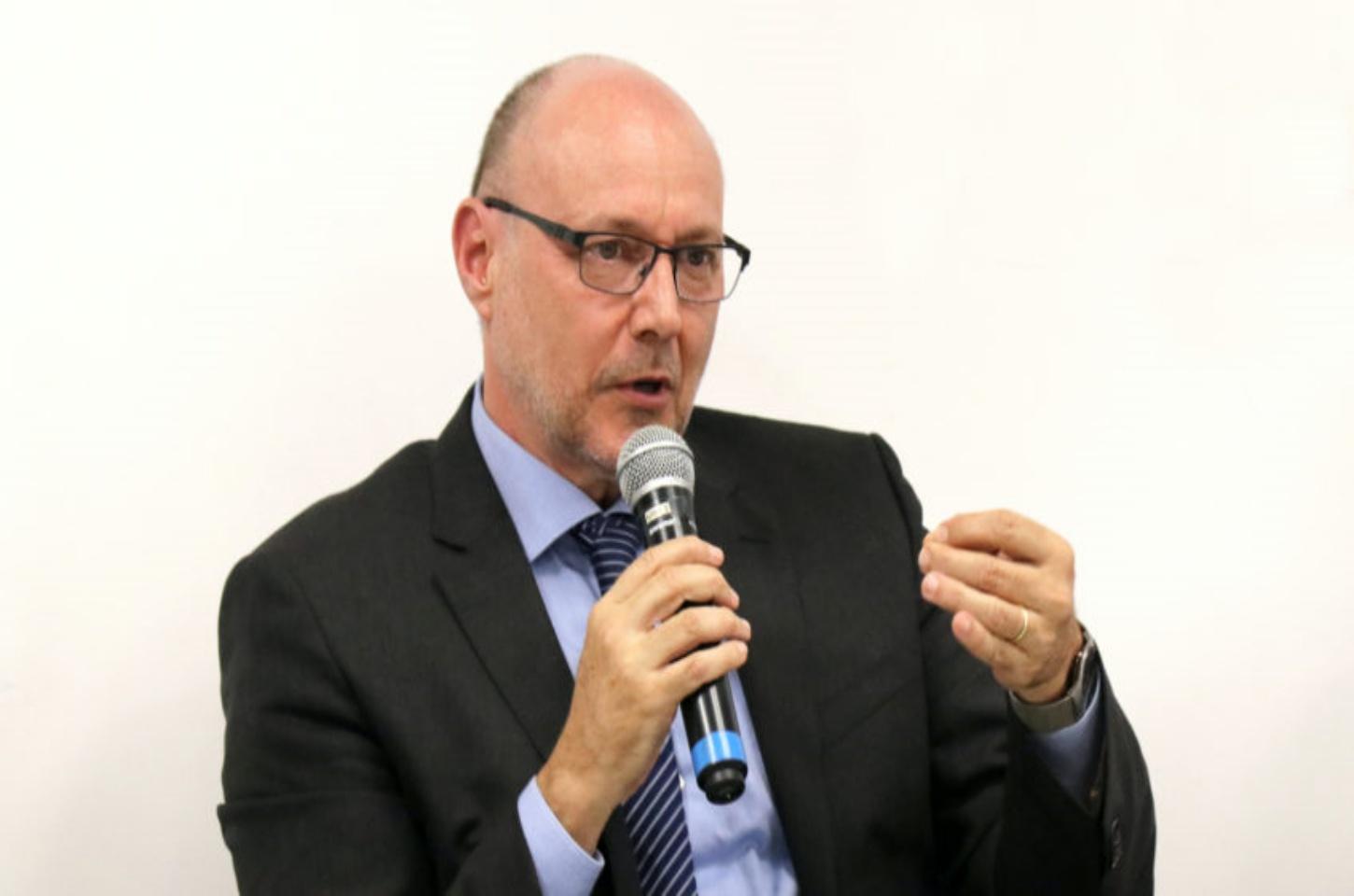 Diretor da Abin presta depoimento à Polícia Federal por 5 horas