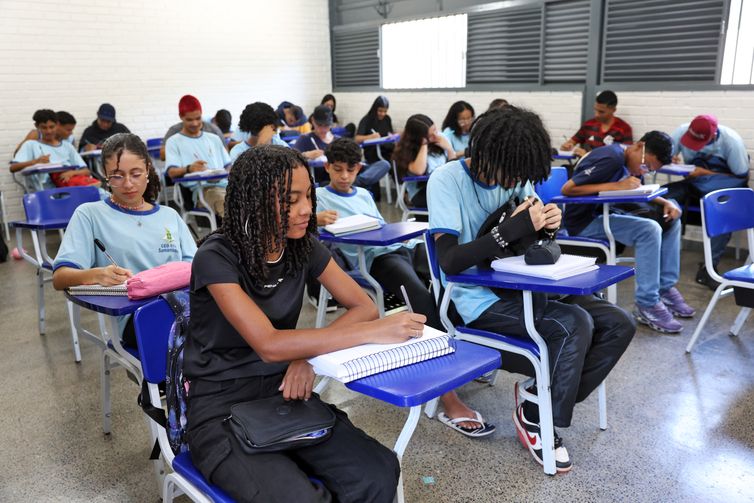 Estudantes nascidos em maio e junho recebem 1ª parcela do Pé-de-Meia