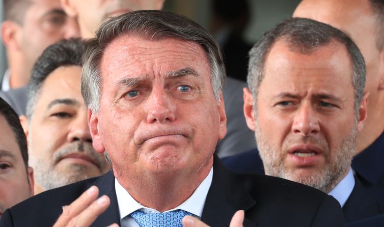Golpe: após live na UTI, STF intima Bolsonaro em hospital de Brasília