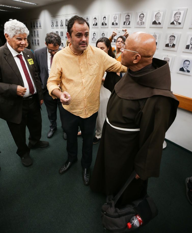Greve de fome: Braga acampa na Câmara após Conselho votar cassação