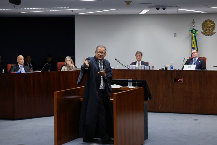 Moraes vota para tornar réus seis denunciados pela trama golpista