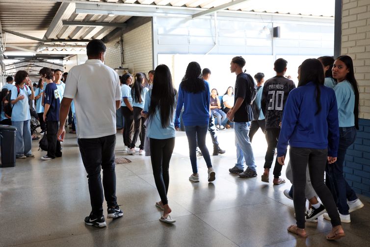 Pé-de-Meia: alunos nascidos em novembro e dezembro recebem 1ª parcela