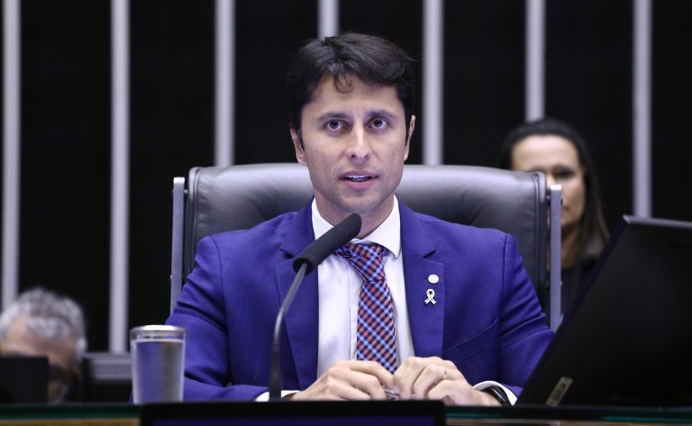 Projeto permite que policiais, bombeiros e militares andem de graça no tranporte público
