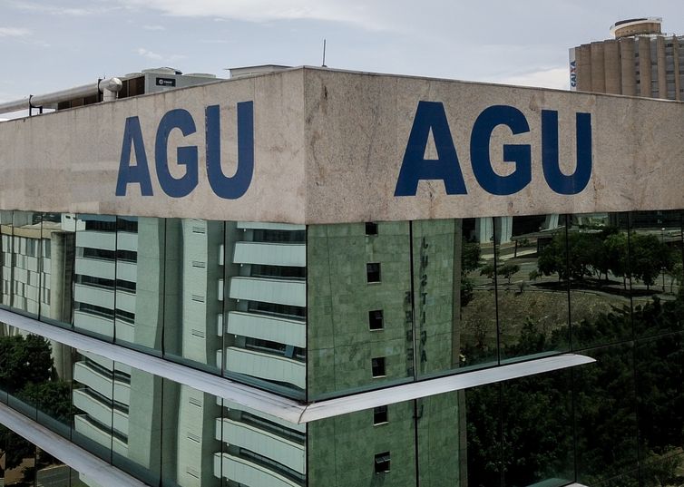 AGU pede bloqueio de bens de mais 14 investigados por fraude no INSS