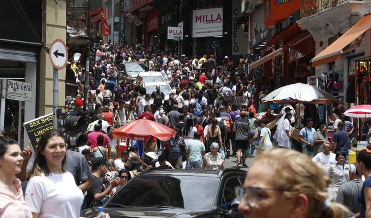Brasil sobe cinco posições no ranking do IDH e está na 84ª colocação
