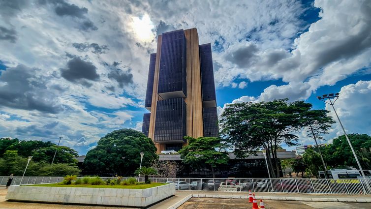 Copom eleva juros básicos da economia para 14,75% ao ano